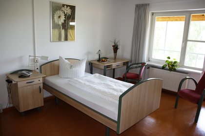 Blick in ein Patientenzimmer des Klinikums Luitpold