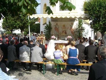 Fronleichnamsgottesdienst am Platz vor St. Veit in Bad Kötzting
