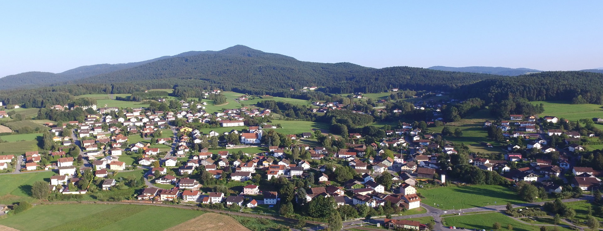 Grafenwiesen Dies ist eine Ortsanischt von Grafenwiesen mit Blick auf den Kaitersberg