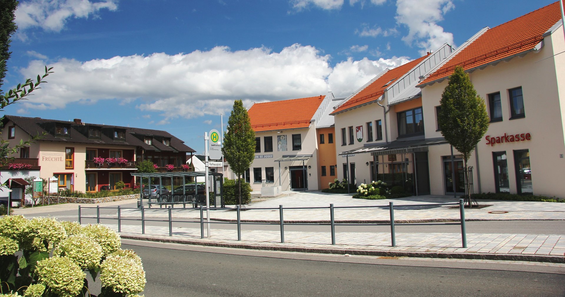 A - Z Rathaus in Zandt in der Dorfmitte