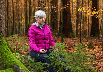 Meditationsübung beim Waldbaden