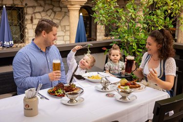 Familie in einer Bayerischen Gastronomie