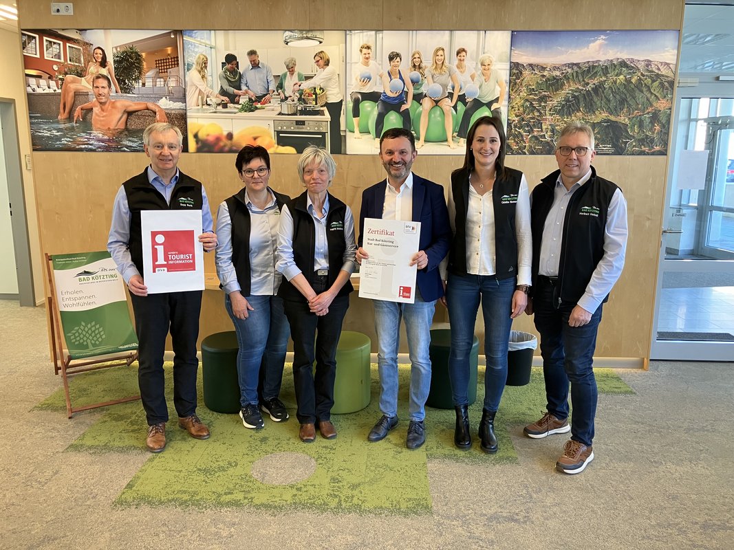Team-Foto mit Bürgermeister