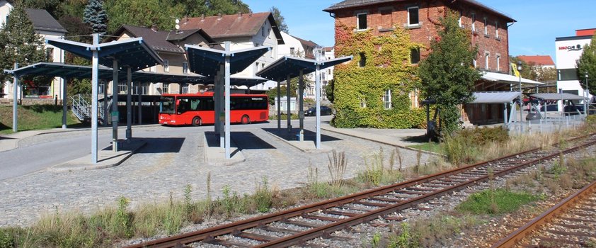 Blick auf die Bushaltestellen