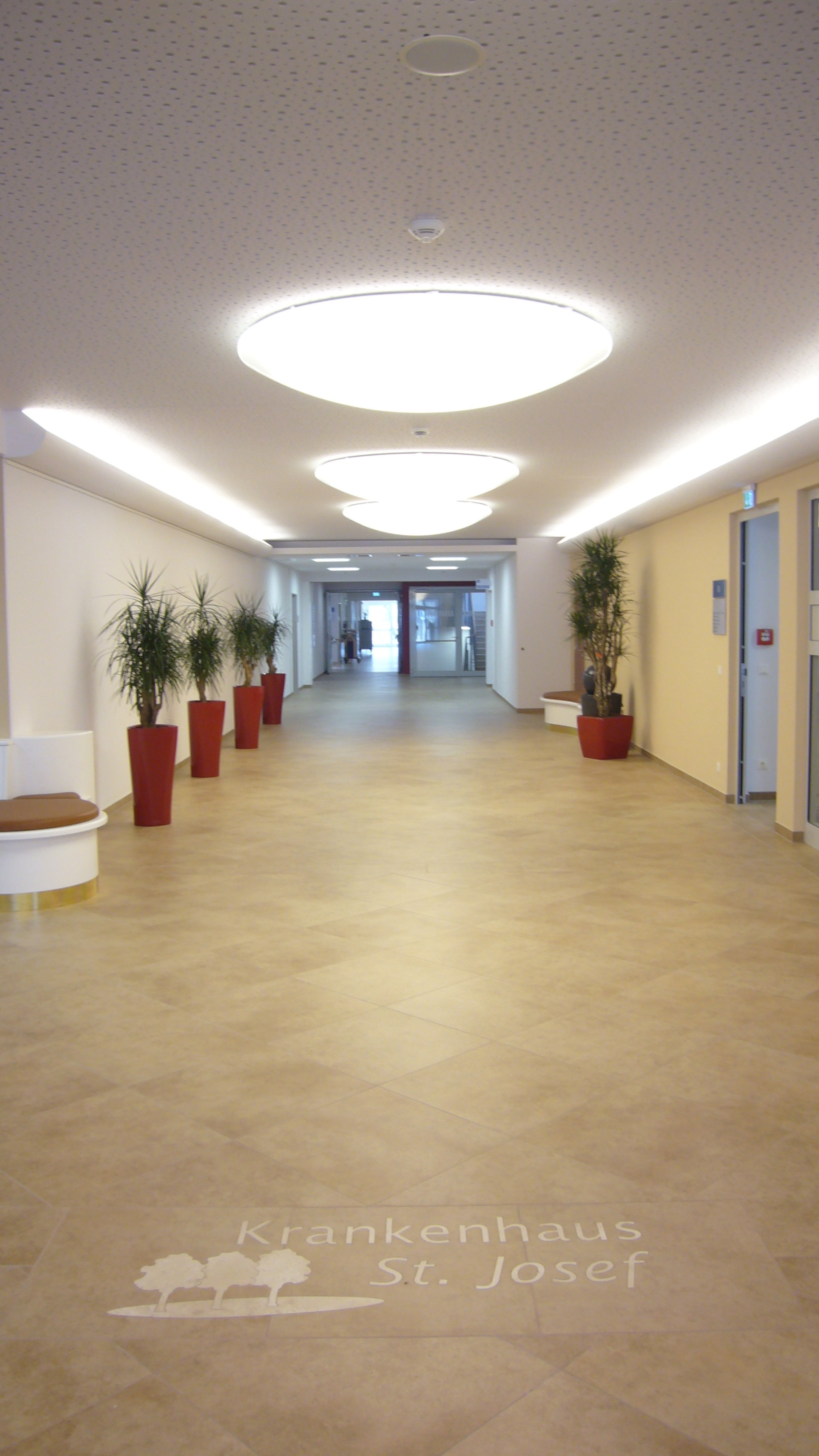 Kliniken Blick in den Flur des Krankenhauses Bad Kötzting