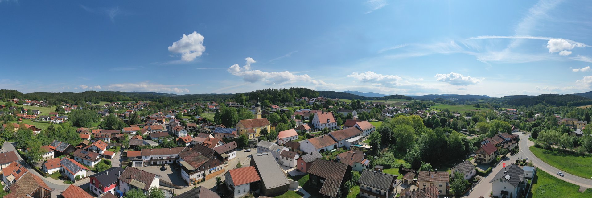 Erholungsort Luftaufnahme von Blaibach an einem sonnigen Tag