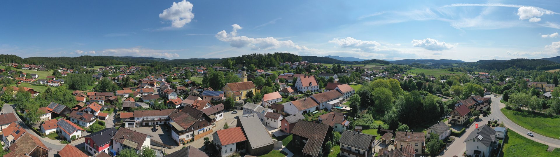 Erholungsort Luftaufnahme von Blaibach an einem sonnigen Tag