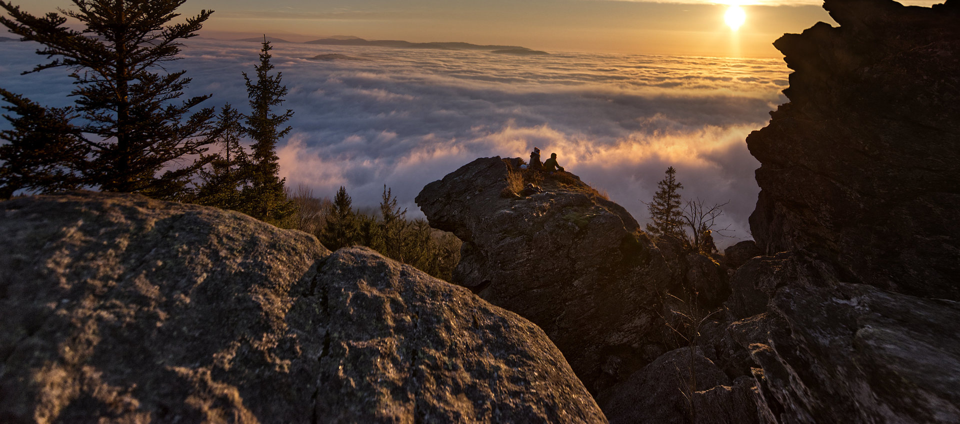 Nebelmeer Untergehende Abendsonnne am Kaitersberg mit Blick aufs Nebelmeer