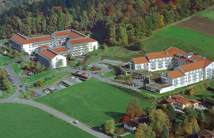 Luftaufnahme der Gebäude vom Mittelbayerischen Rehabilitationszentrum