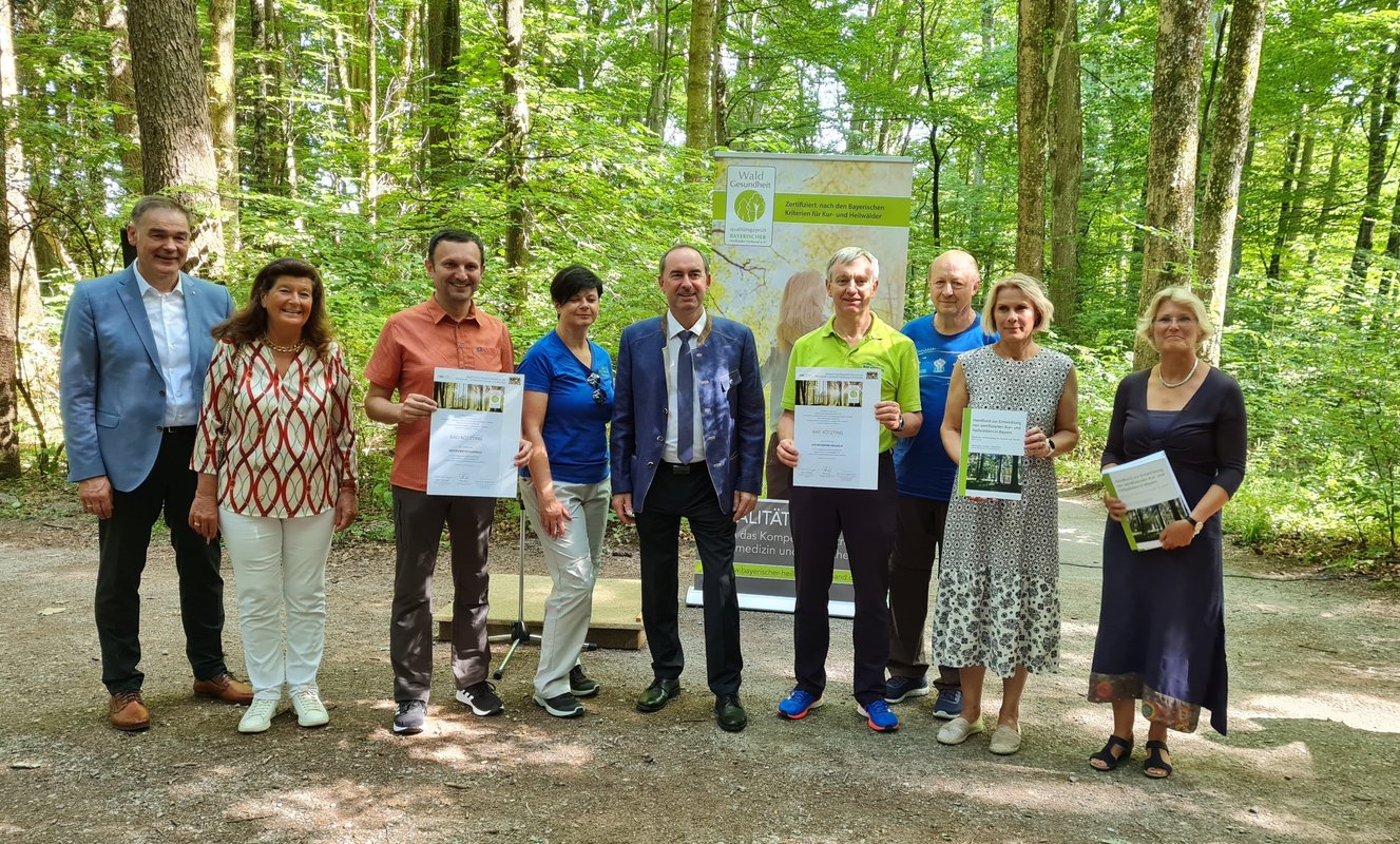 Gruppenfoto Verleihung Prädikat Kur- und Heilwald