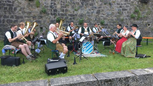 Bürgerfeststimmung im Burggraben