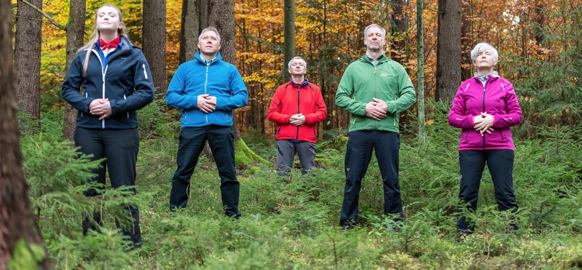 Waldbaden Gruppe beim Waldbaden