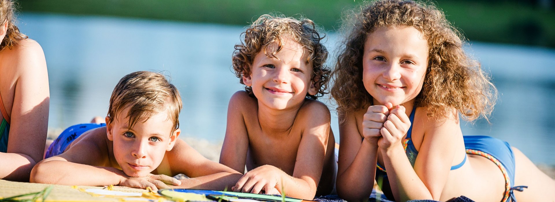 Kinder beim Baden